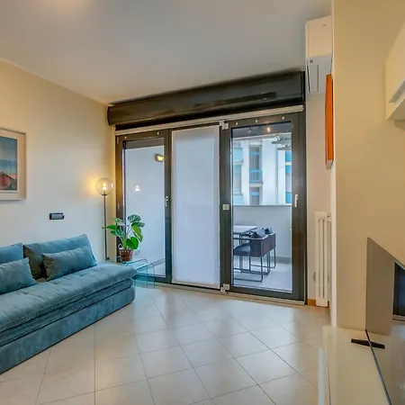 Emma's - Cathedral View * Como